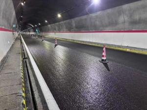 化学破乳+水性环氧 新技术为长大纵坡隧道路面抗滑提供